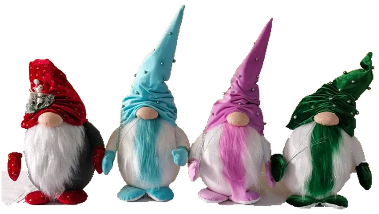 Cuatro gnomos de tela en diferentes colores